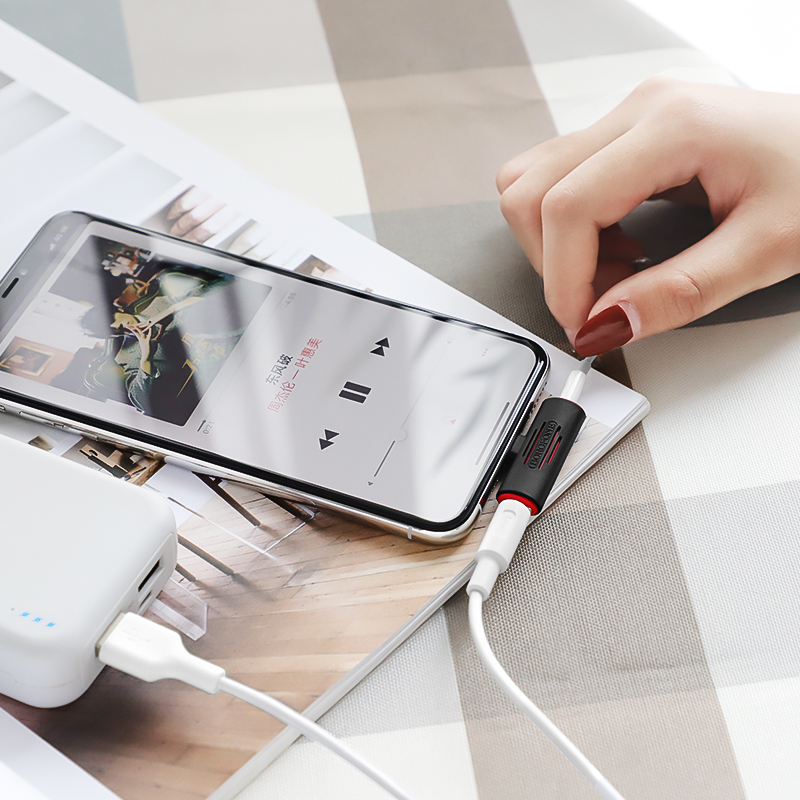 Borofone Adapter BV7 Audio - Lightning na Lightning + jack 3,5mm - biały