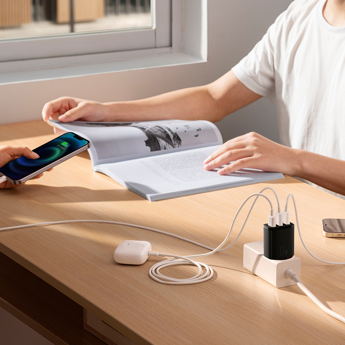 Baseus Ładowarka sieciowa Compact - 3xUSB - 17W (CCXJ020101) czarna