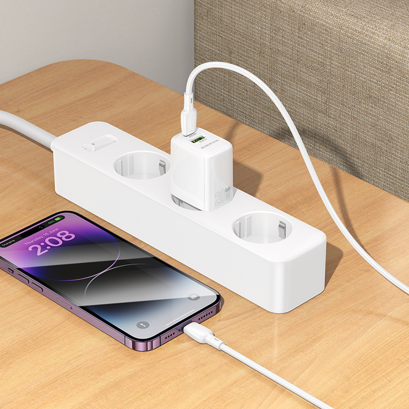 Borofone síťová nabíječka BN27 Fuente - USB + USB-C - QC 3.0 PD 20W with USB-C to Lightning kabel bílý
