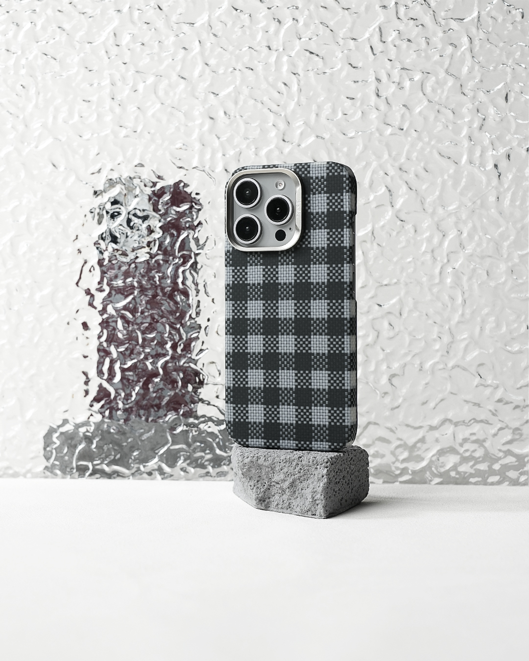 Benks Magnetic Armor Vichy Kevlar Case (RF65) for Apple iPhone 16 Pro , barva červená