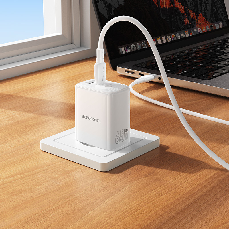 Borofone síťová nabíječka BN32 Cargador GaN - USB + 2xUSB-C - QC 3.0 PD 65W with USB-C to USB-C , barva bílá