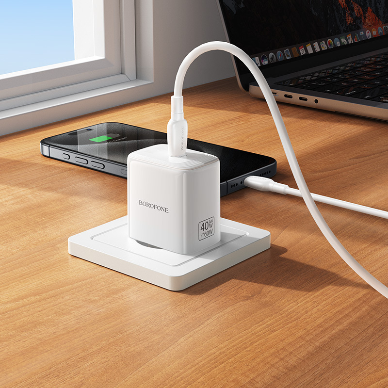 Borofone Ladowarka sieciowa BN33 Fuente GaN Typ C - QC3.0 PD 40W with cable USB-C to USB-C , barva bílá