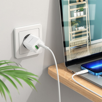 Borofone Ładowarka sieciowa BN7 - USB + Typ C - QC 3.0 PD 20W z kablem Typ C na Lightning biała