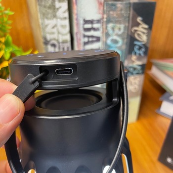Lampa z głośnikiem bluetooth A3 czarna