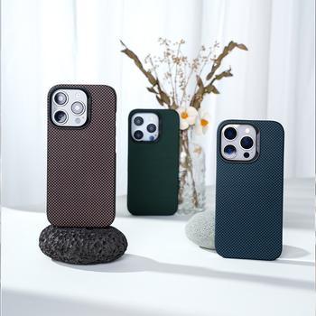 Benks Etui Magnetic Armor Tint Kevlar 1000D (SA65) do Iphone 16 Pro złoty